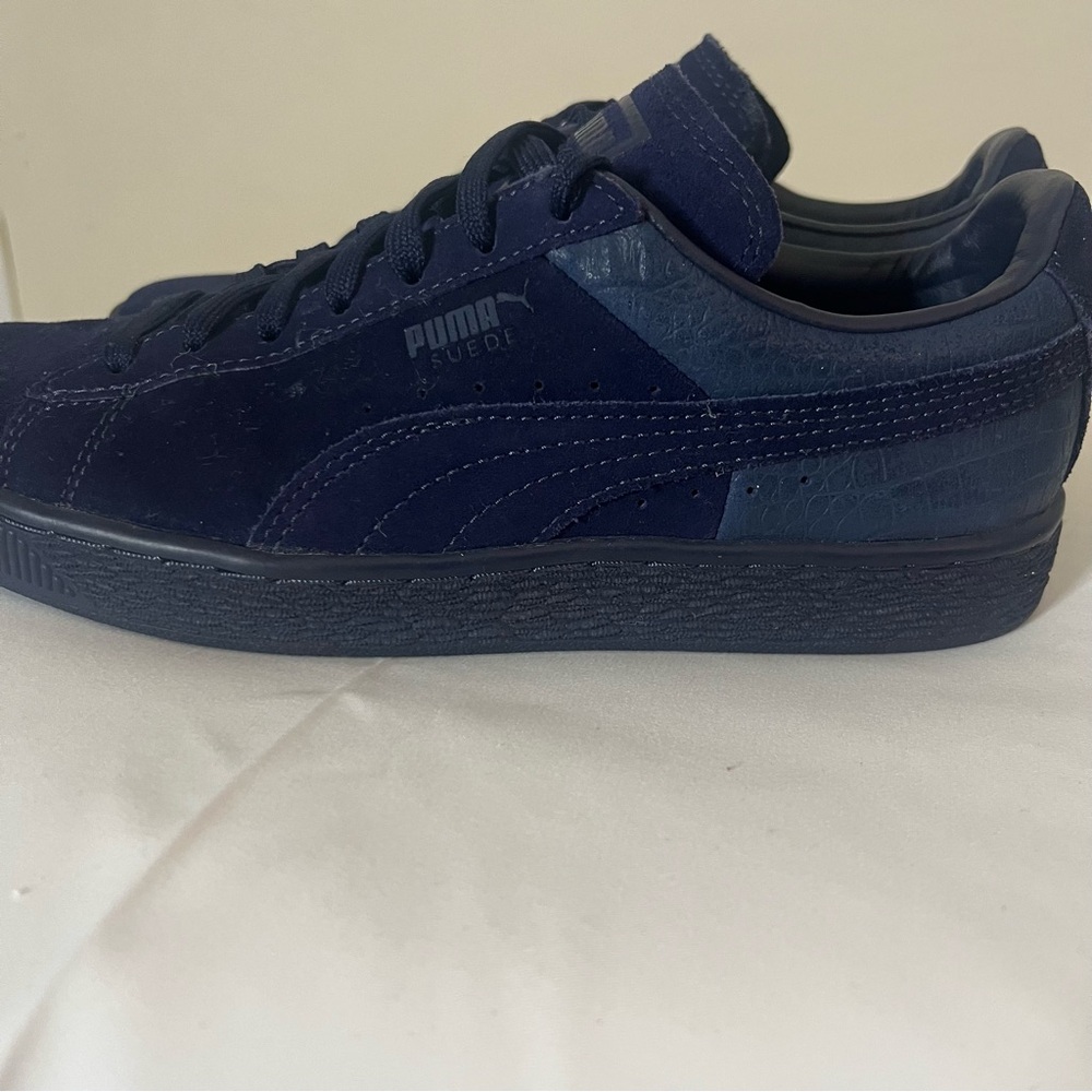 Puma Suede Classic Emboss Navy “Peacoat” Low Top Lace Up Sneakers Big Kid 5.5 - Picture 6 of 12